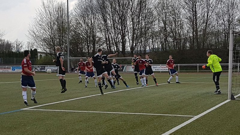 Gerade in der ersten Hälfte war des öfteren Betrieb im Strafraum des SV Windhagen.