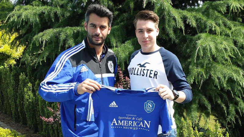 Trainer Stefan Fink (li) präsentiert mit Yannick Engel (re) ein neues Talent für den Heimatsportverein Neuwied.