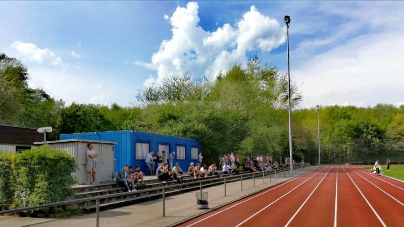 Ein gut besuchtes Spitzenspiel im Neuwieder Rhein-Wied-Stadion bei herrlichen Temperaturen