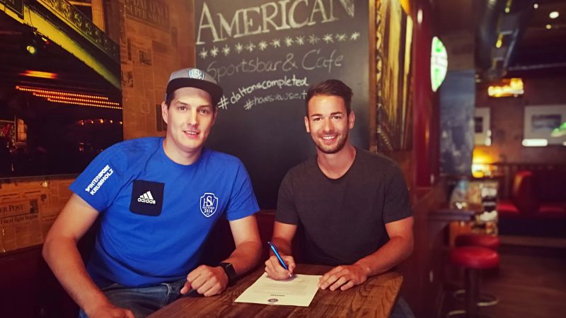 Auch im zweitem Zuhause, der American Sportsbar in Neuwied, ist die Freude bei dem Verantwortlichen und dem Spieler groß.